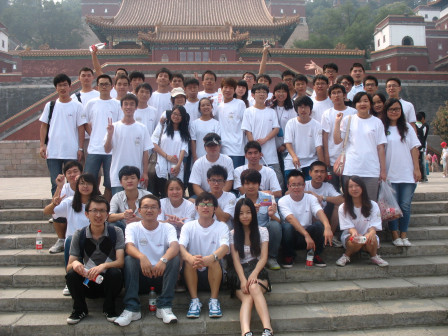2012年暑假培训营在颐和园知识先锋的合照